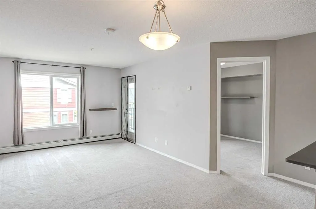 195 Kincora  Glen Road NW, #221