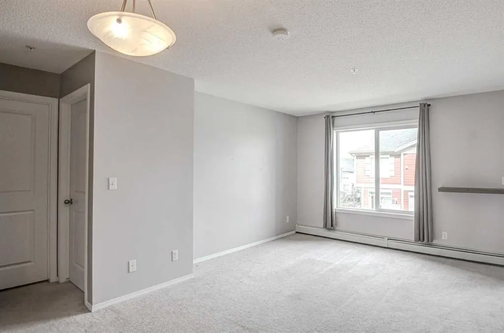 195 Kincora  Glen Road NW, #221