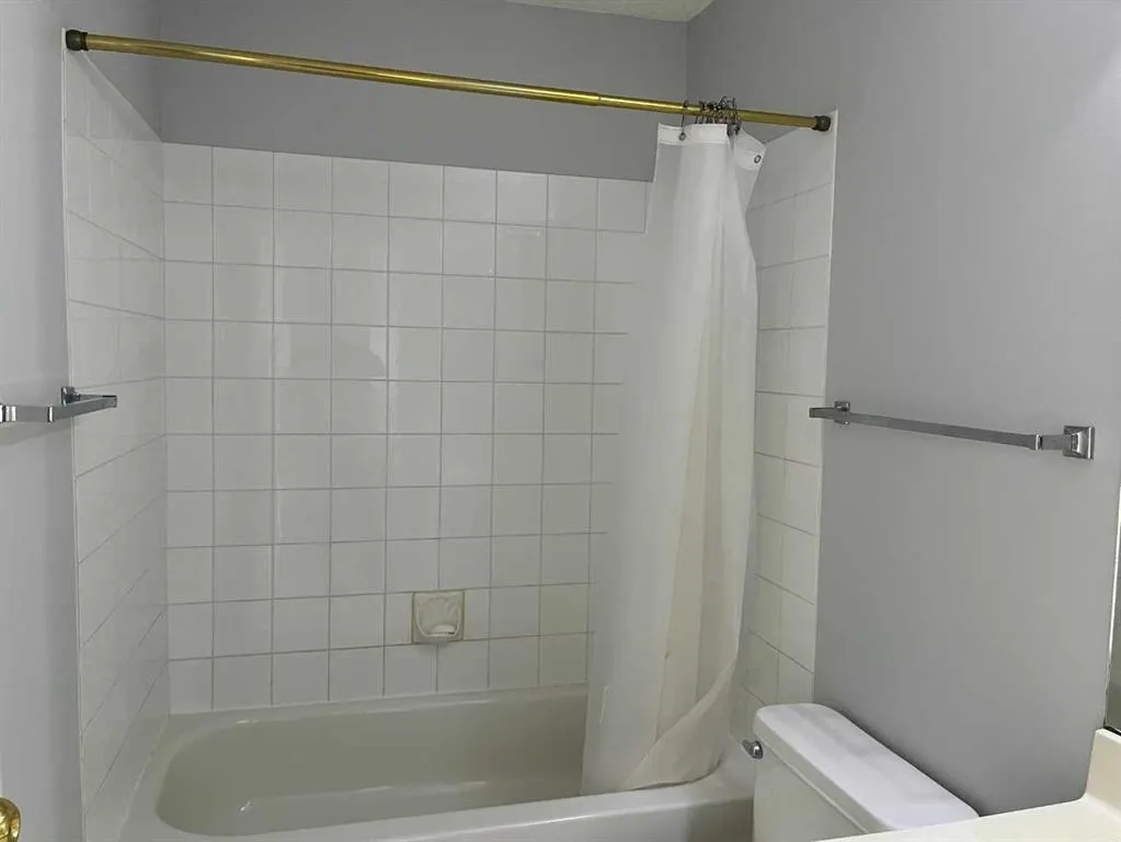 73 Hidden Spring Green NW