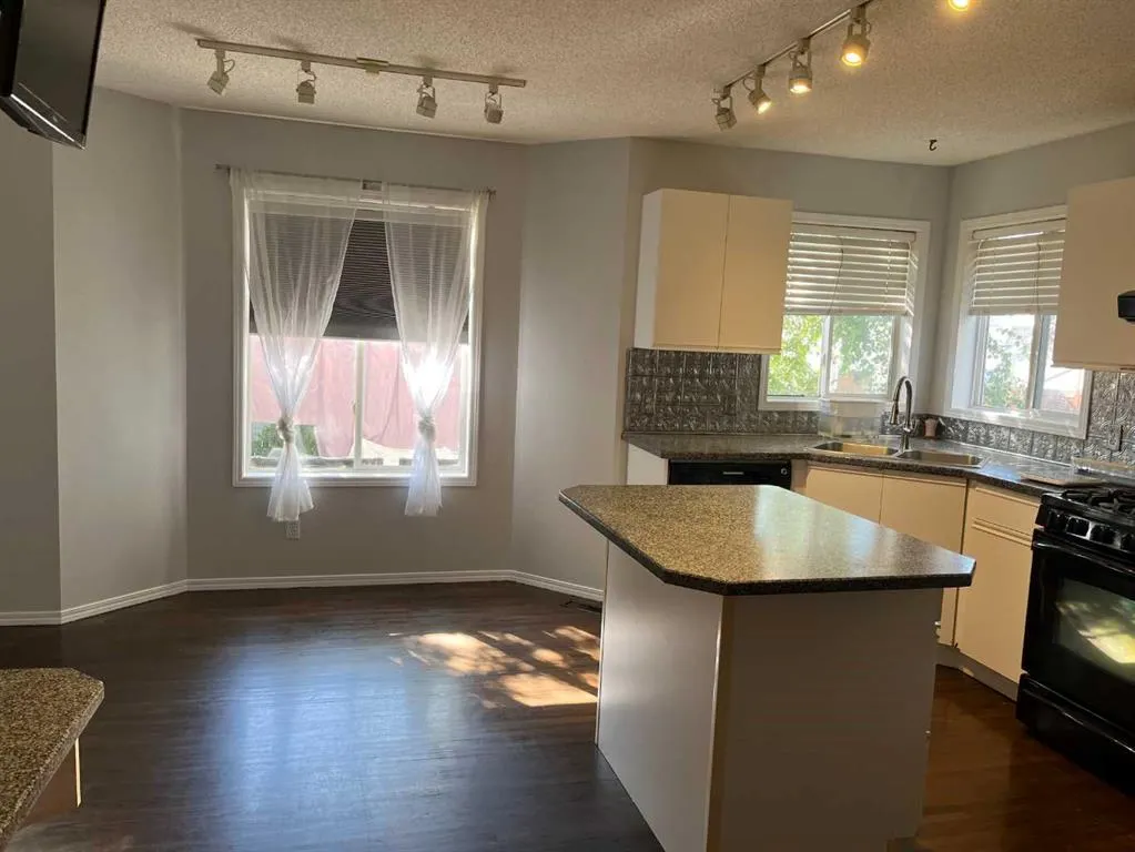 73 Hidden Spring Green NW