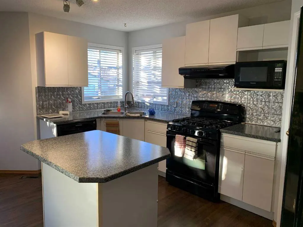 73 Hidden Spring Green NW