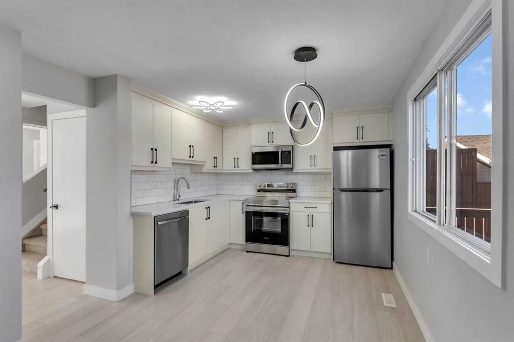 73 Erin Woods Place SE