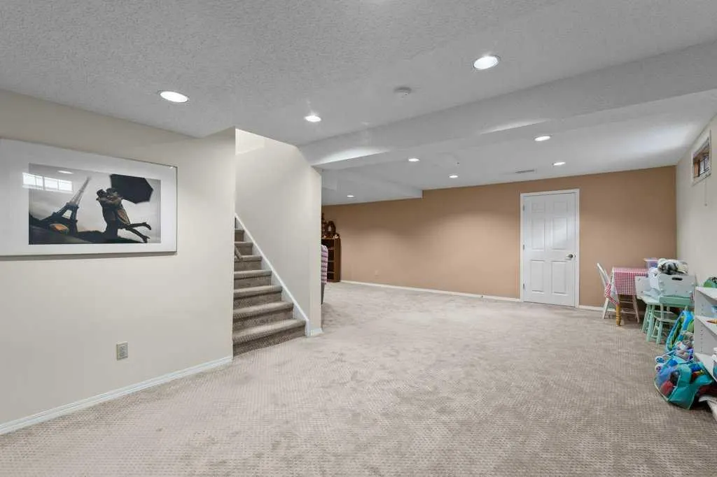 179 Douglasbank Drive SE