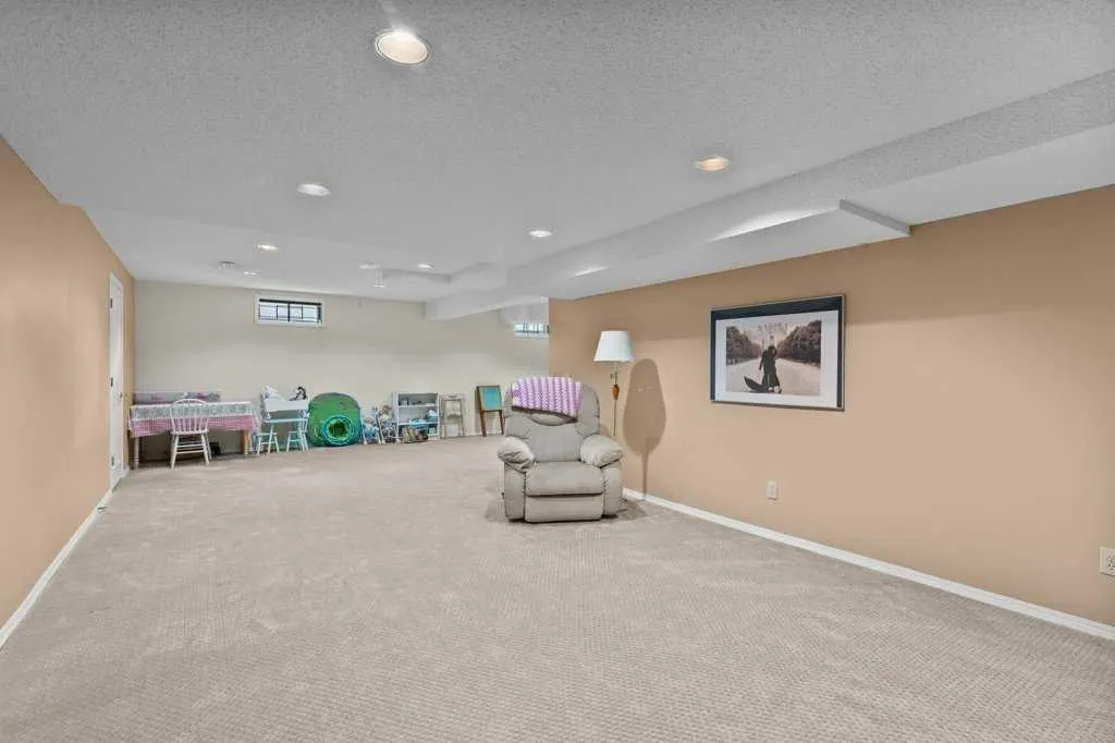 179 Douglasbank Drive SE