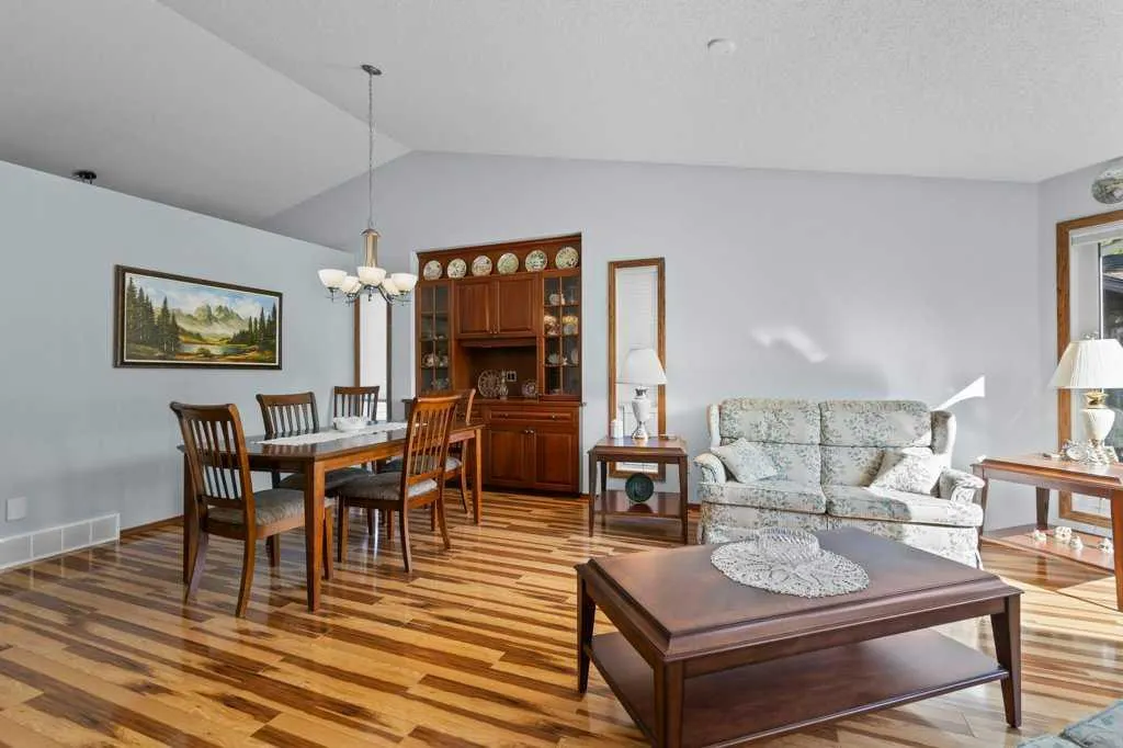 179 Douglasbank Drive SE