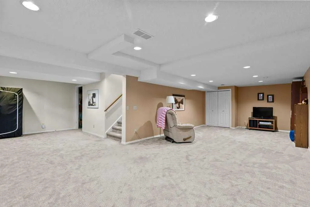 179 Douglasbank Drive SE