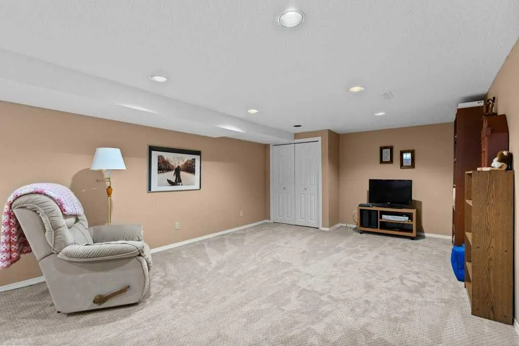 179 Douglasbank Drive SE