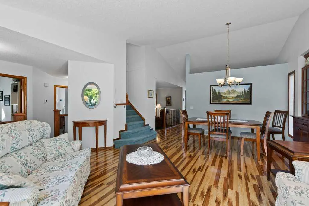179 Douglasbank Drive SE