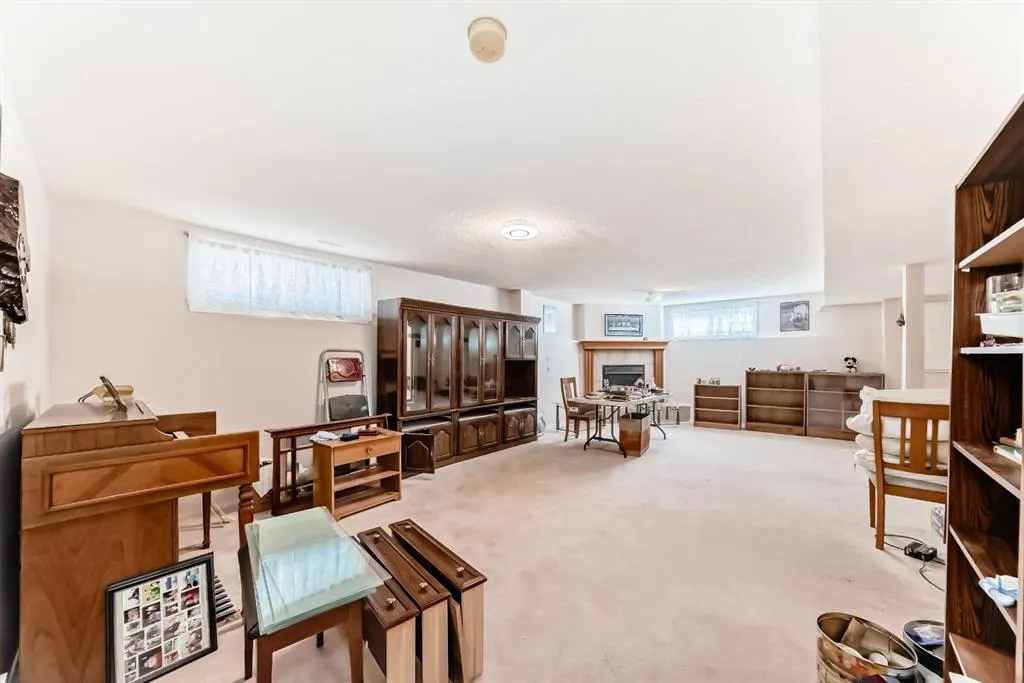 21 Strathmore Lakes Way