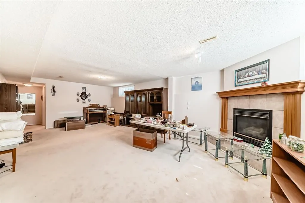 21 Strathmore Lakes Way