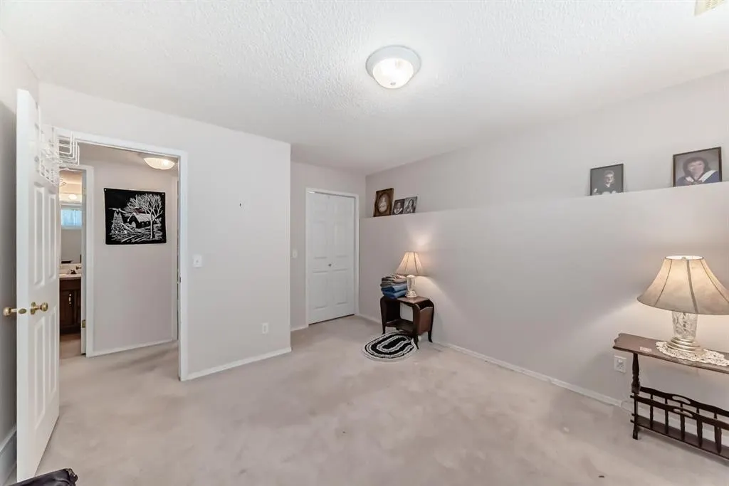 21 Strathmore Lakes Way