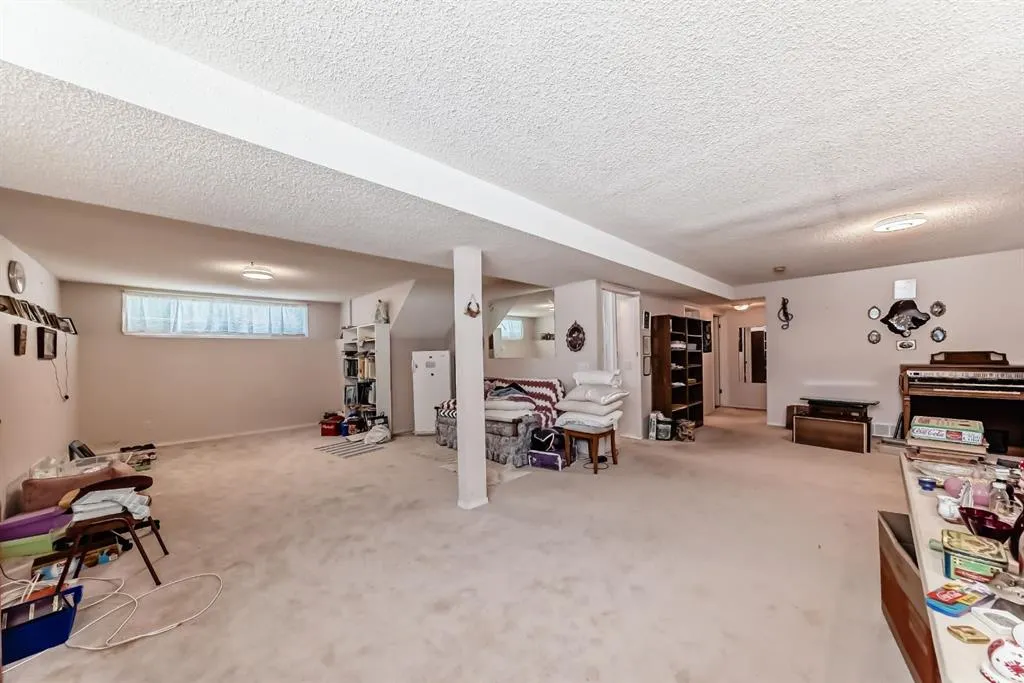 21 Strathmore Lakes Way