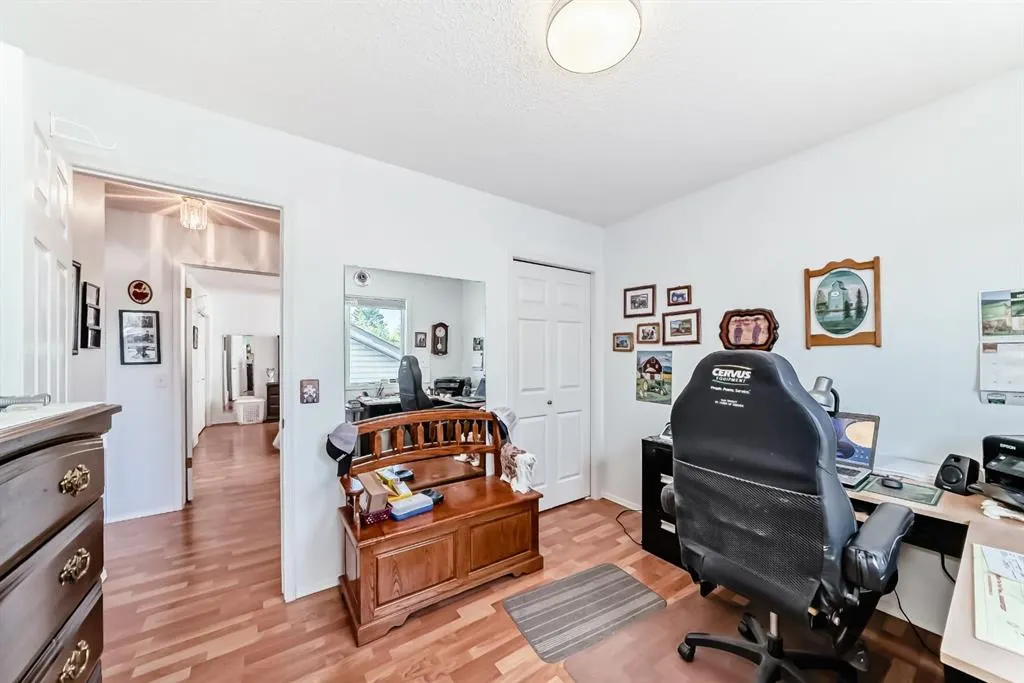 21 Strathmore Lakes Way