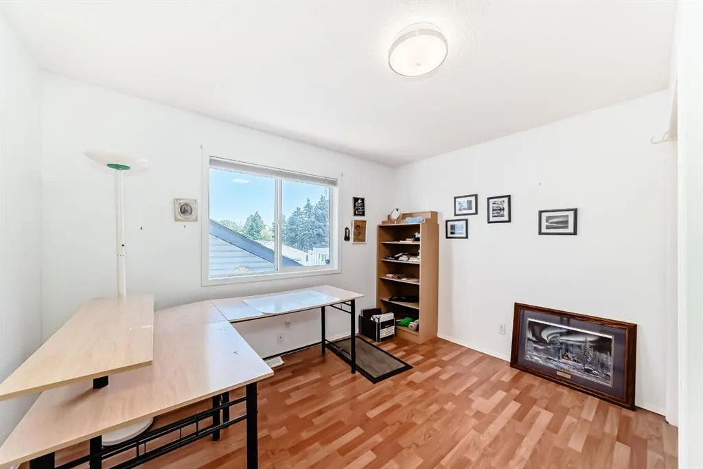 21 Strathmore Lakes Way
