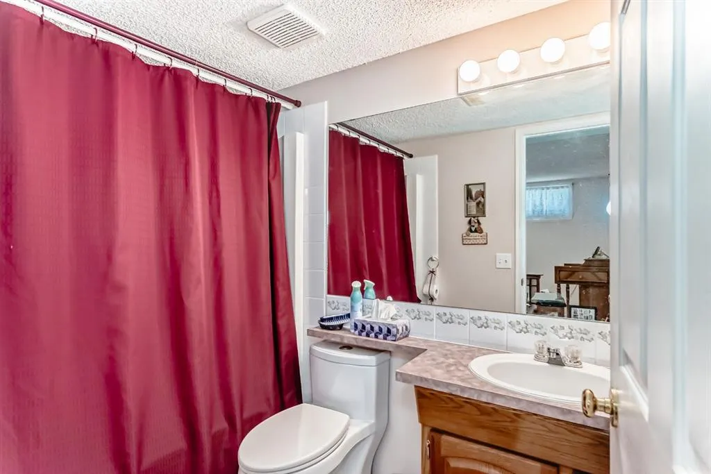 21 Strathmore Lakes Way