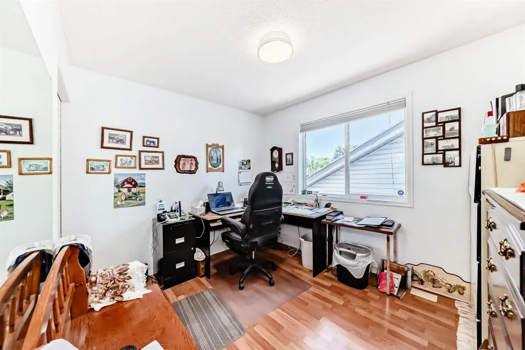 21 Strathmore Lakes Way