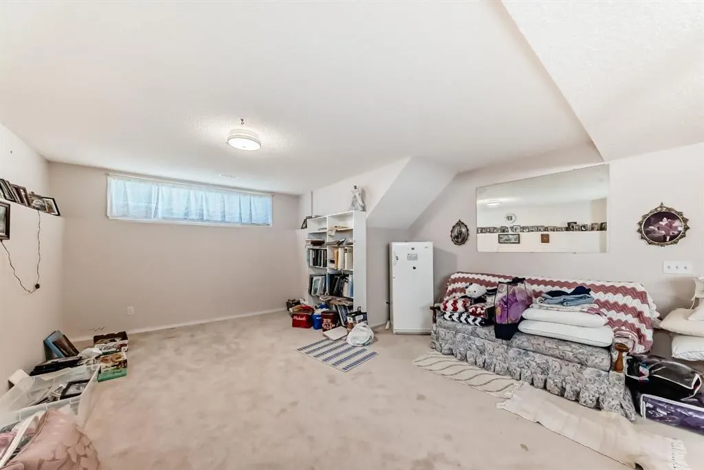21 Strathmore Lakes Way