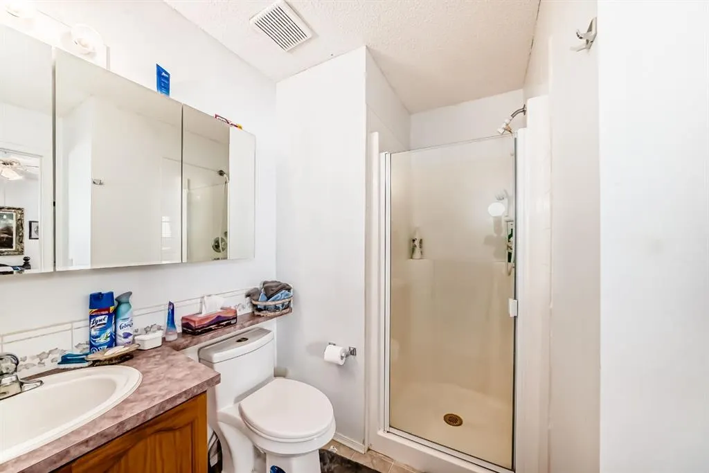 21 Strathmore Lakes Way