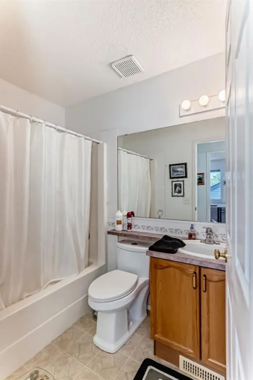 21 Strathmore Lakes Way