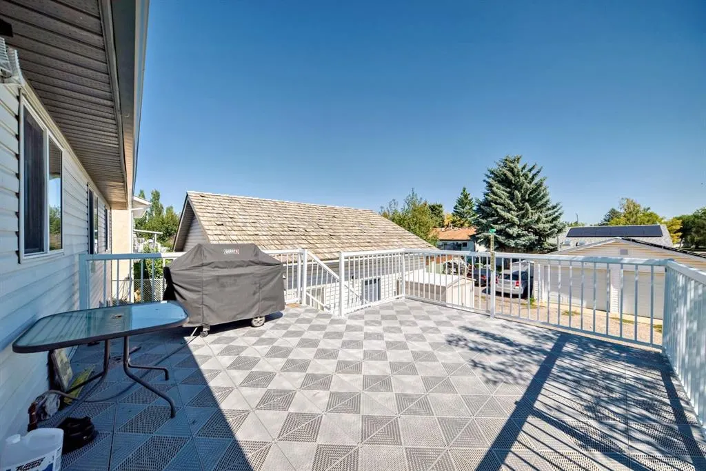 21 Strathmore Lakes Way