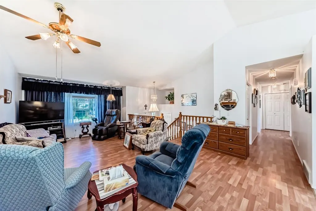 21 Strathmore Lakes Way