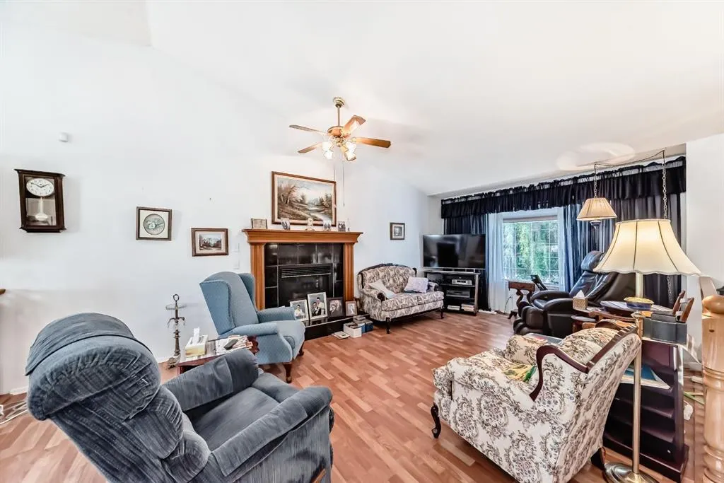21 Strathmore Lakes Way