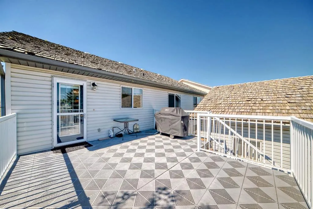 21 Strathmore Lakes Way