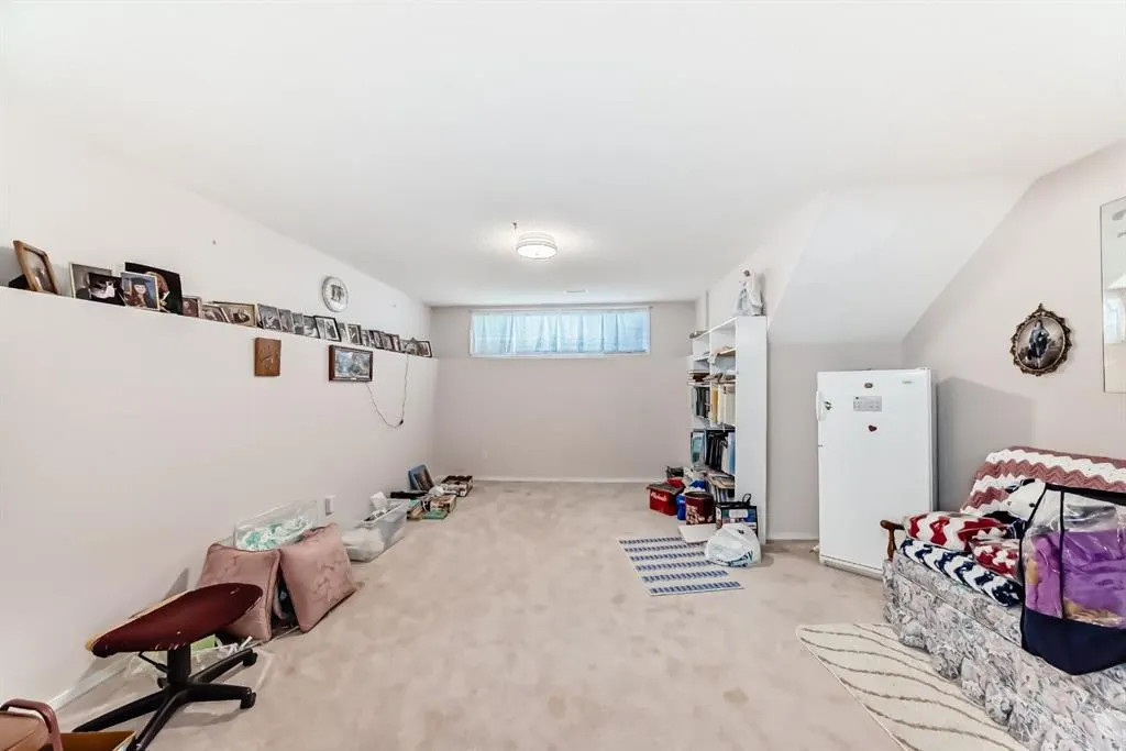 21 Strathmore Lakes Way
