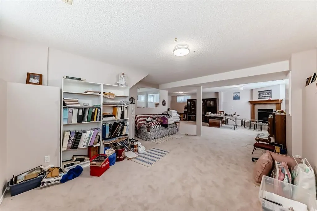21 Strathmore Lakes Way