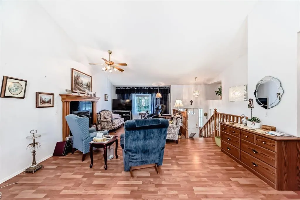 21 Strathmore Lakes Way