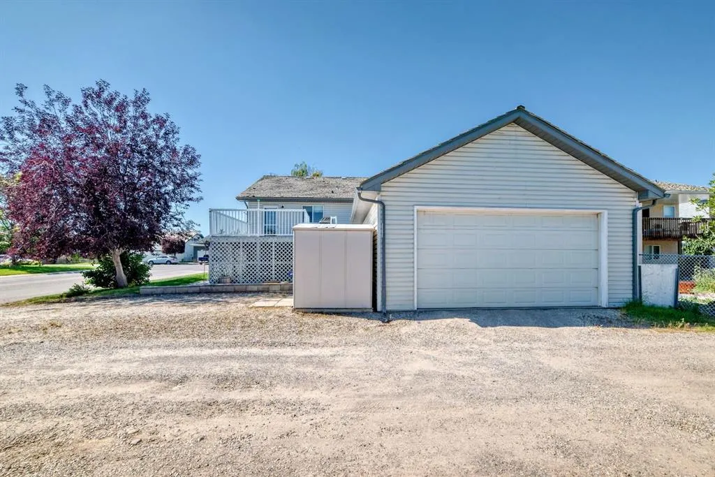 21 Strathmore Lakes Way