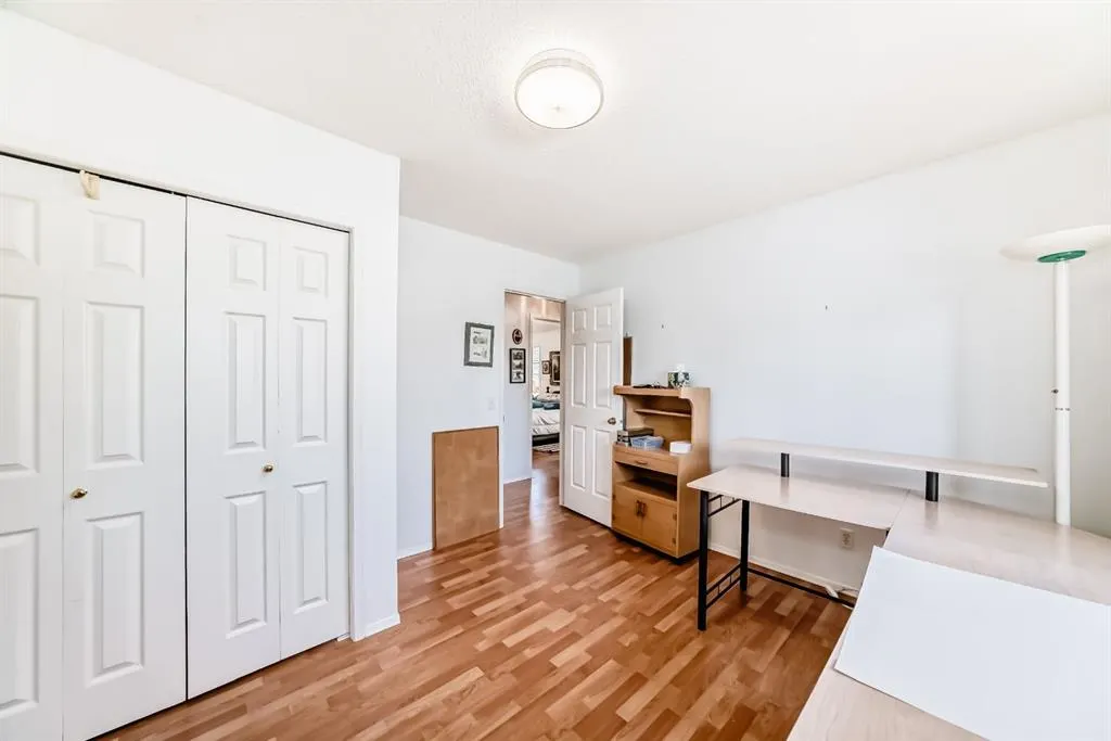 21 Strathmore Lakes Way