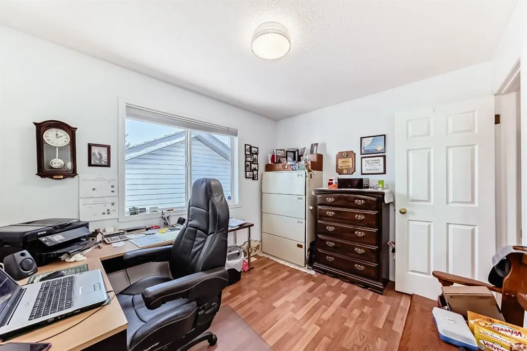 21 Strathmore Lakes Way