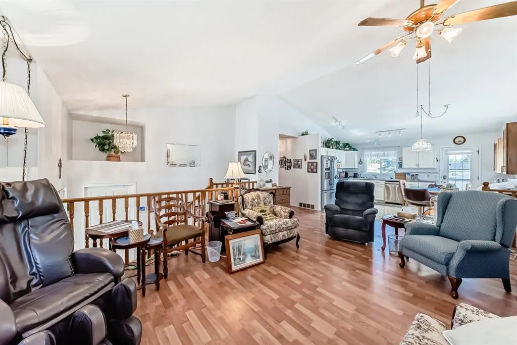 21 Strathmore Lakes Way