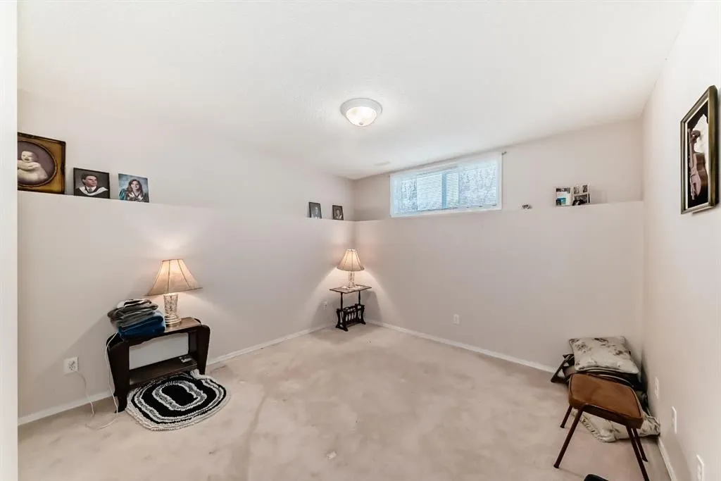 21 Strathmore Lakes Way