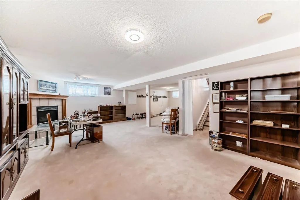 21 Strathmore Lakes Way