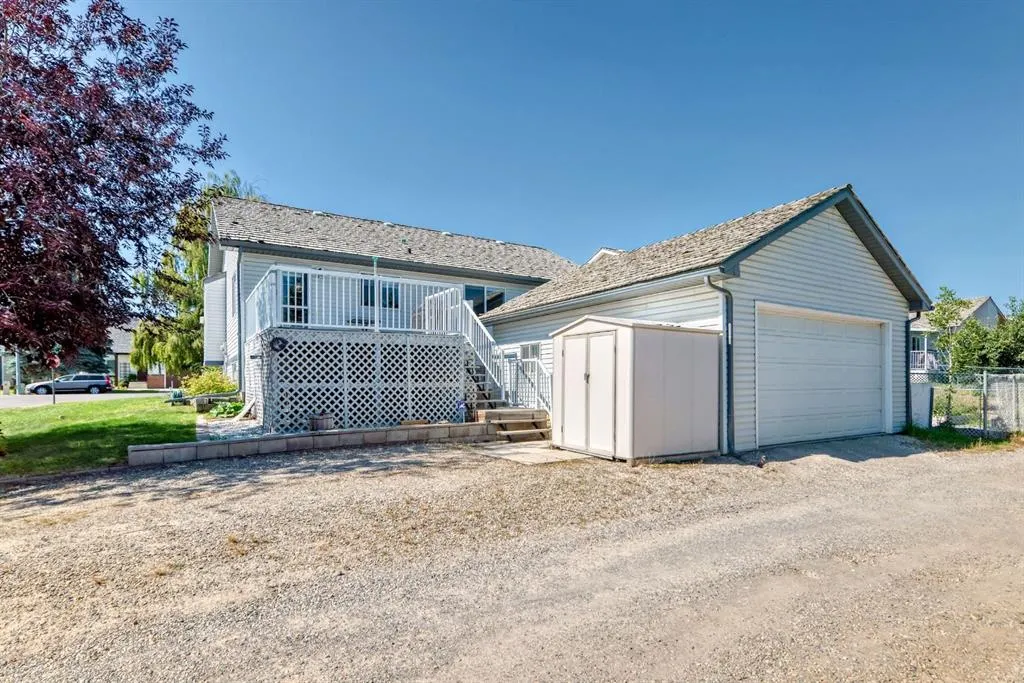21 Strathmore Lakes Way