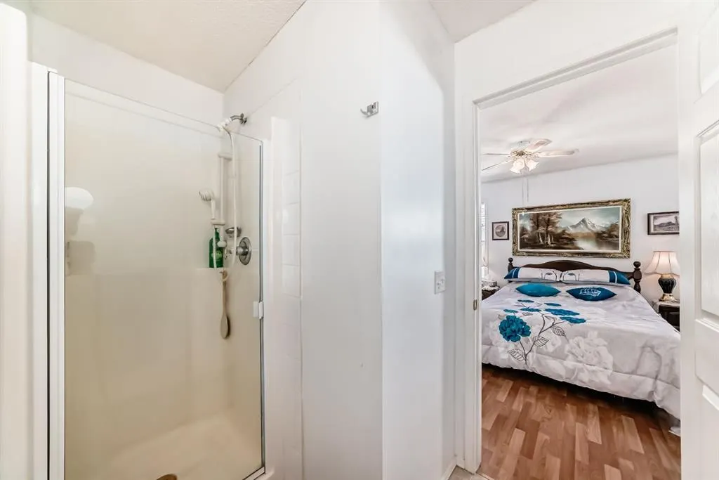 21 Strathmore Lakes Way