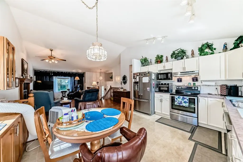 21 Strathmore Lakes Way