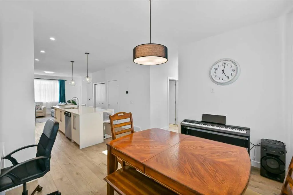 60 Amblefield Terrace NW