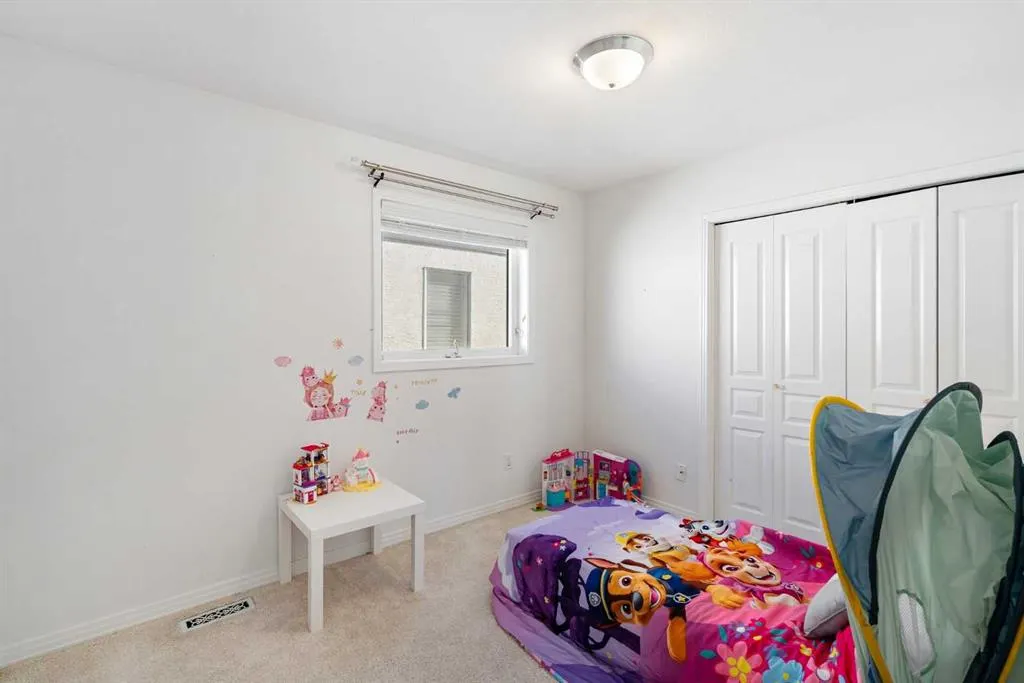 5503 Strathcona Hill SW
