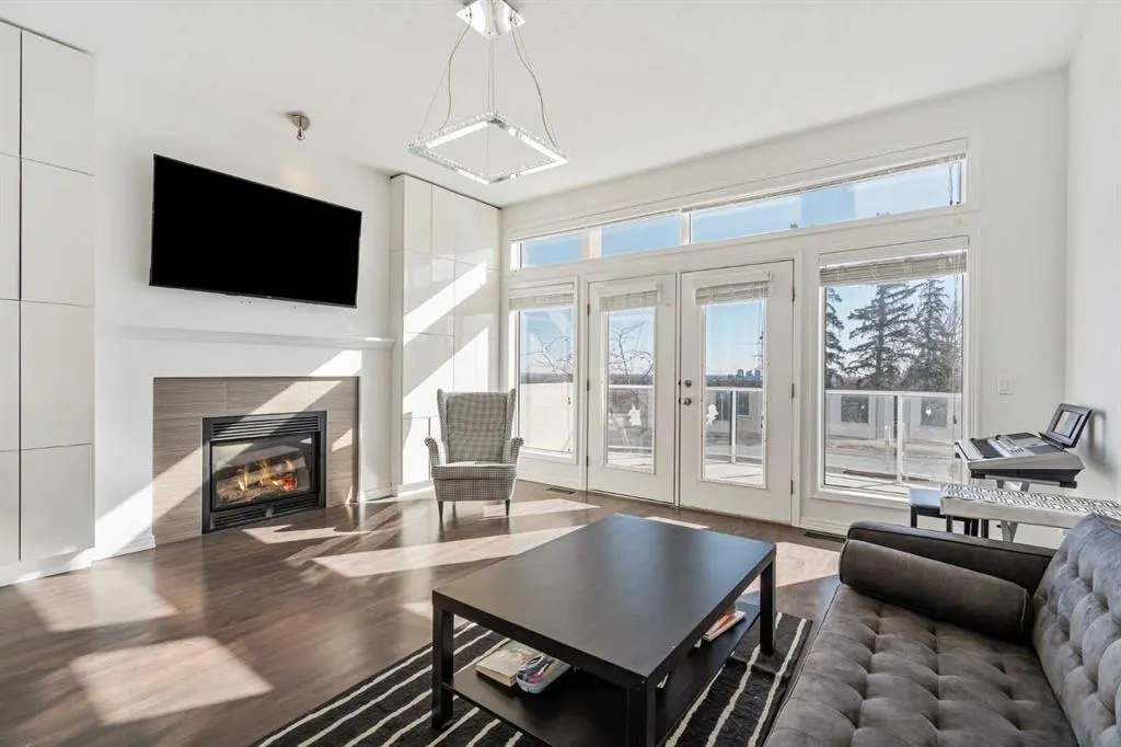 5503 Strathcona Hill SW
