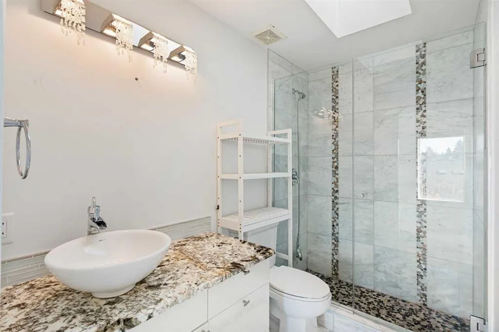5503 Strathcona Hill SW