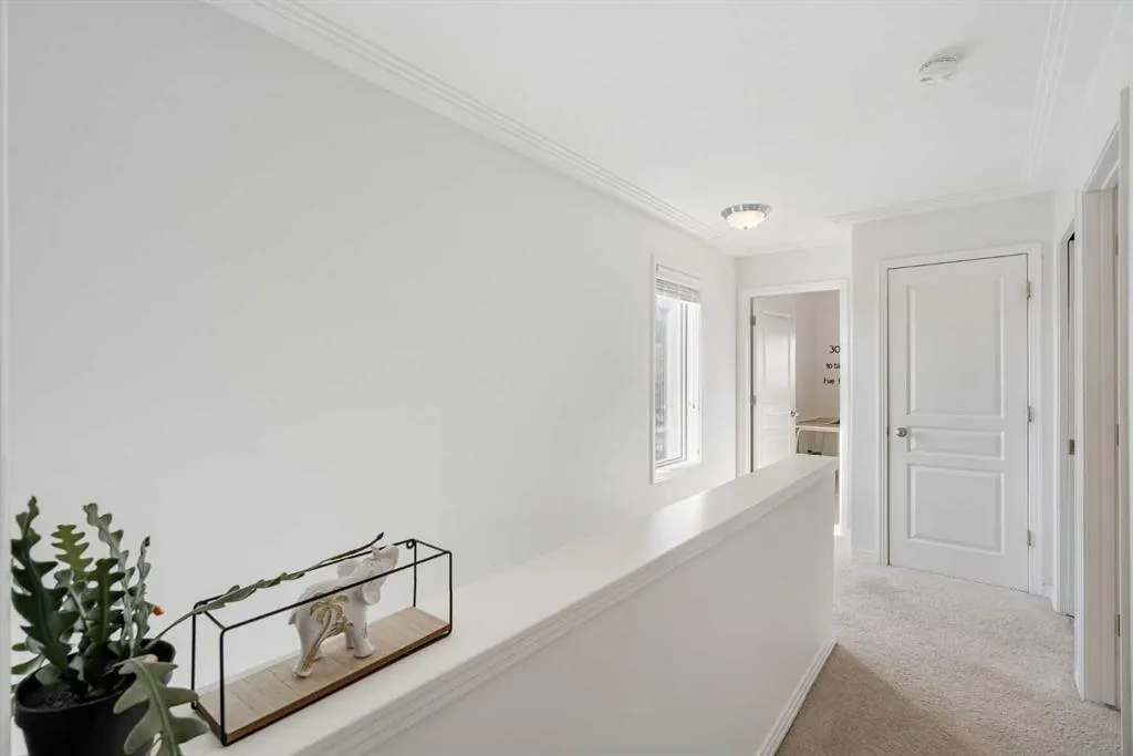5503 Strathcona Hill SW