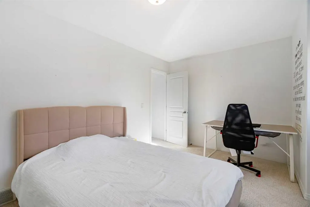 5503 Strathcona Hill SW