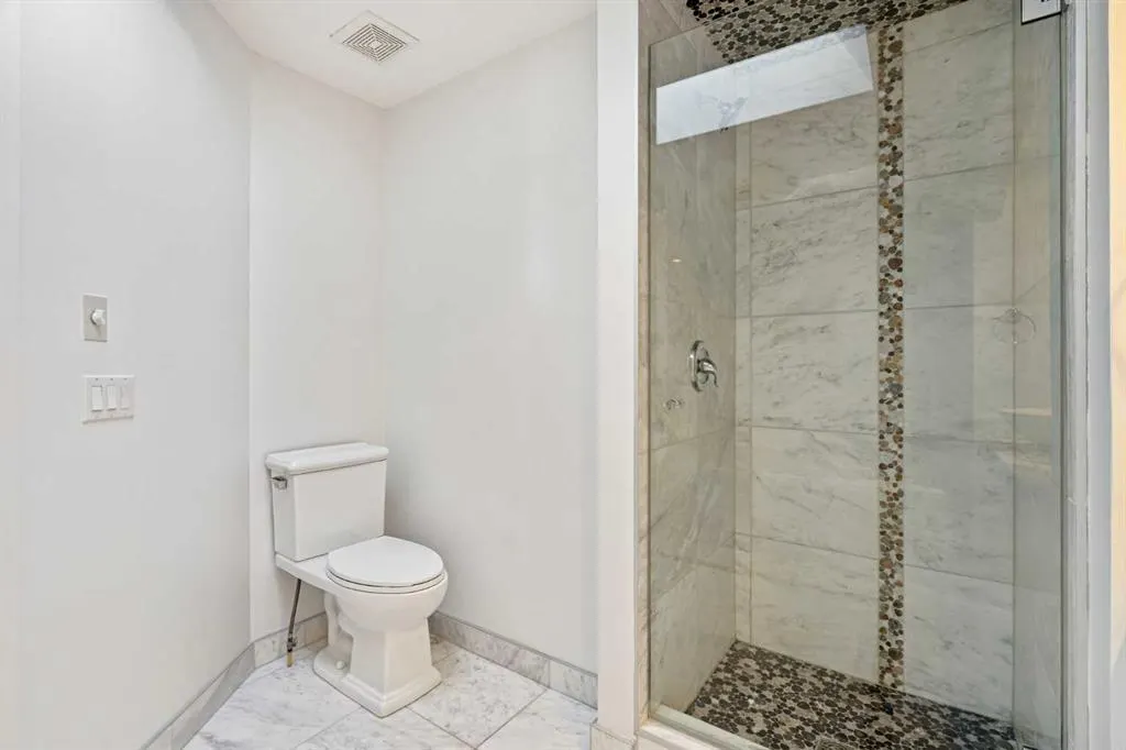 5503 Strathcona Hill SW
