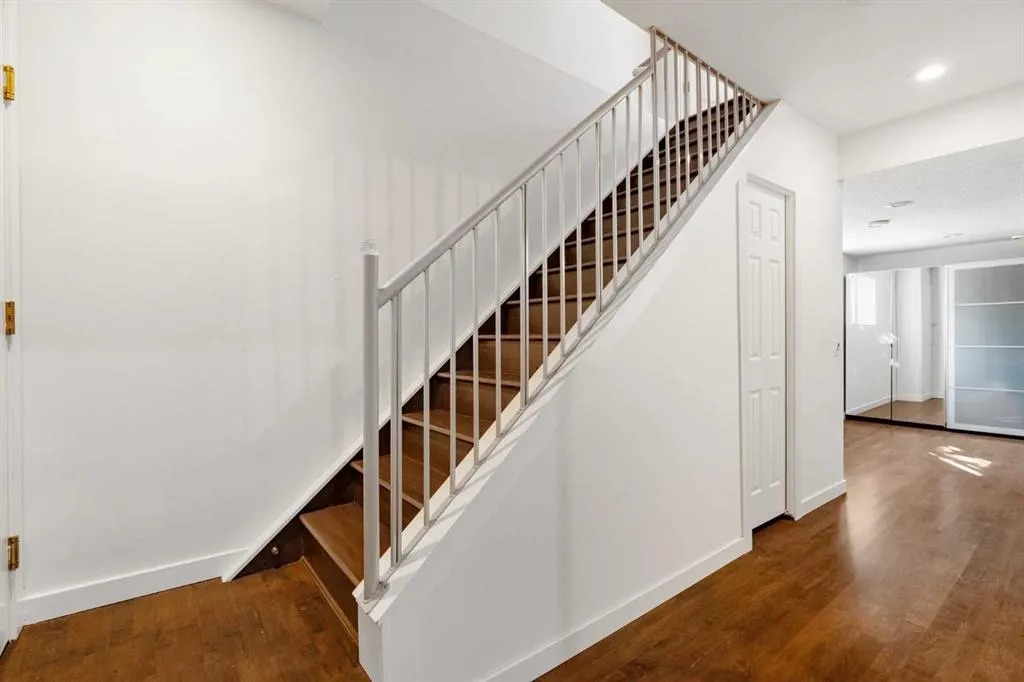 5503 Strathcona Hill SW
