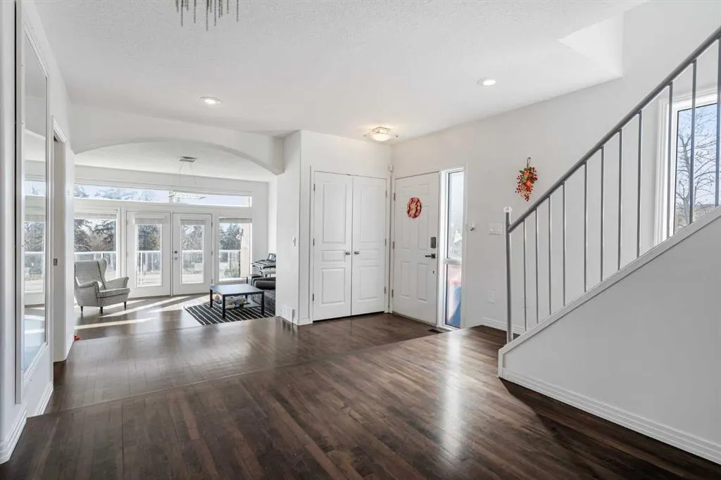 5503 Strathcona Hill SW