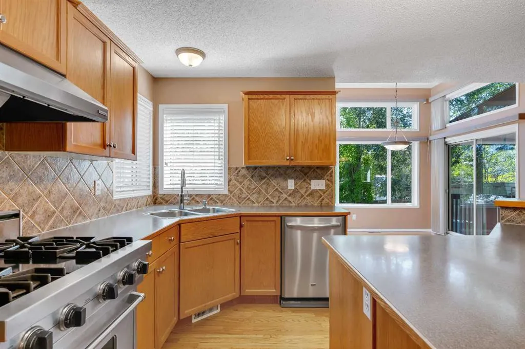 150 Harvest Oak View NE