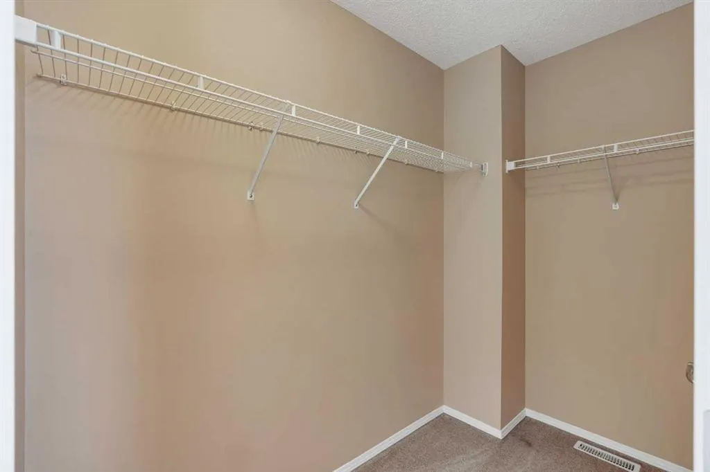 150 Harvest Oak View NE